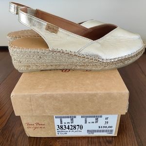 Toni Pons BNIB Metallic Gold Peeptoe espadrille sandals